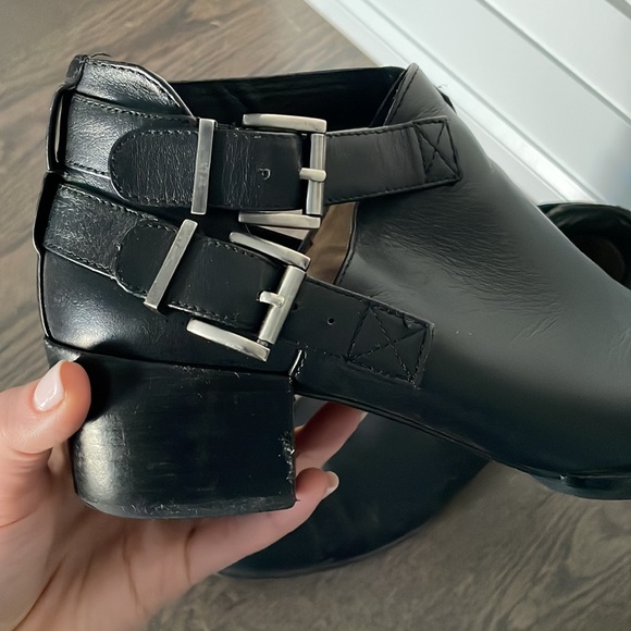 SENSO leather ankle booties with buckles - Picture 5 of 7